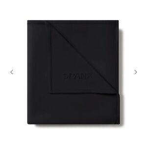 NWT SPANX AirEssentials Blanket, Very Black